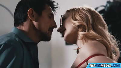 Romantikong pakighilawas sa usa ka slutty blonde